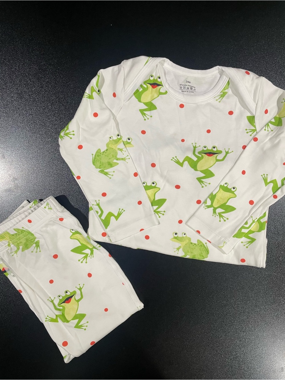 Polka Dot & White Frog Print Pajama Set Fits 24 mo. 🐸 🔴